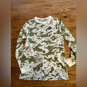 Nike boys long sleeved T sz Lg NWT